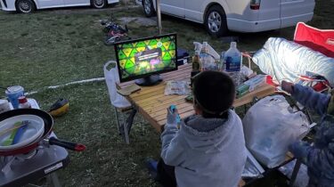 キャンピングカーのテレビを移動中に見る３つの方法